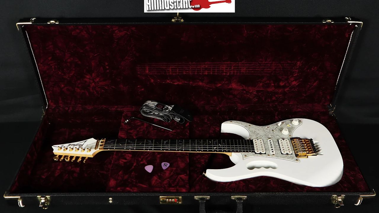 Steve Vai's Ibanez JEM7V-WH