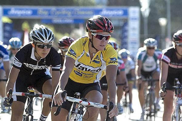 Rochelle Gilmore (Honda Womens Cycling Team) leads Rowena Fry (Team Degani) out of the home straight in Geelong.