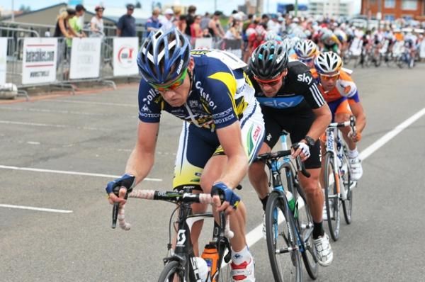 Jens Mouris (Vancansoleil) takes another big turn on the front of the bunch