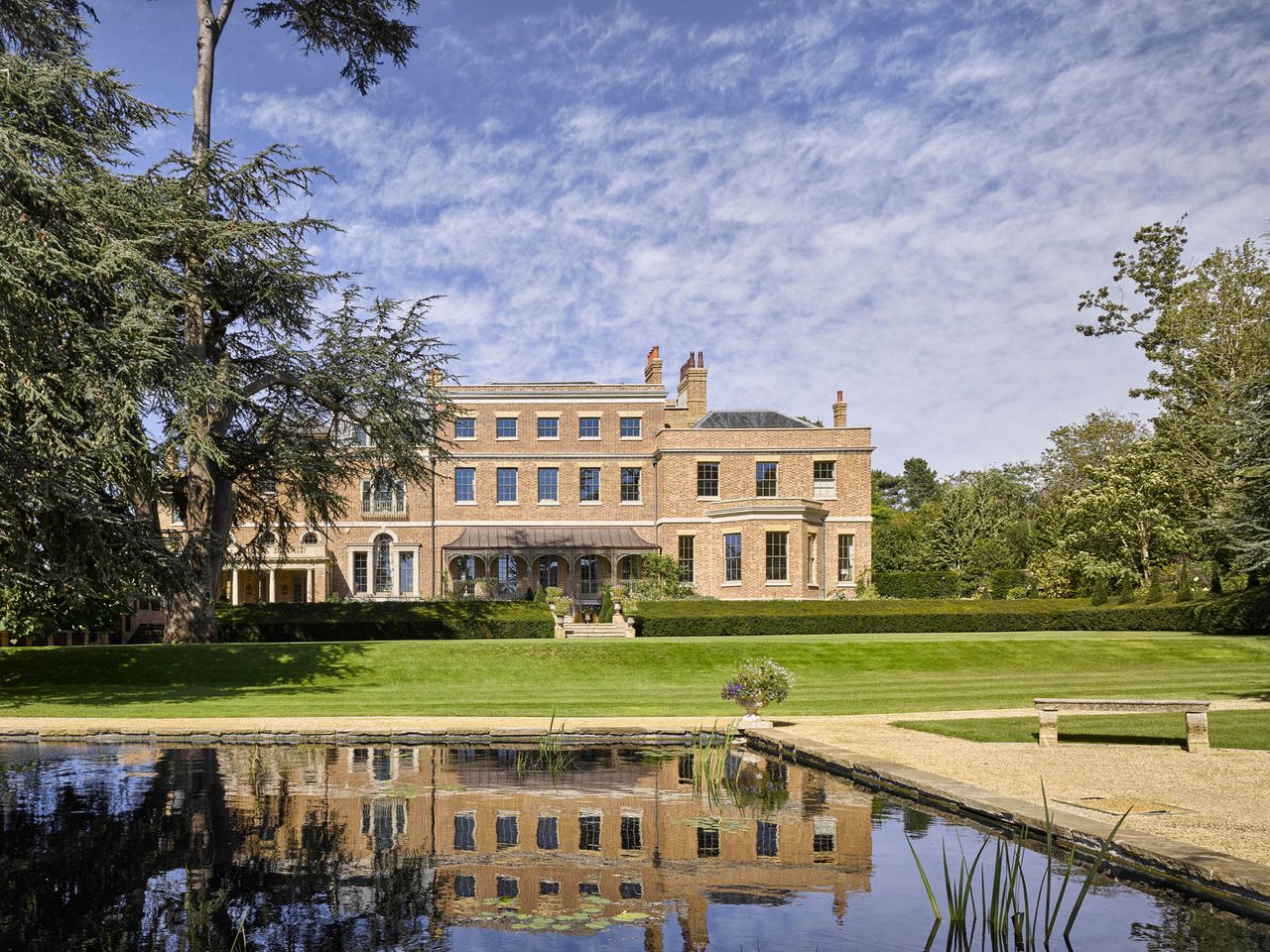 Templeton House, Roehampton, London. Photographed by Will Pryce for the Country Life Picture Library.