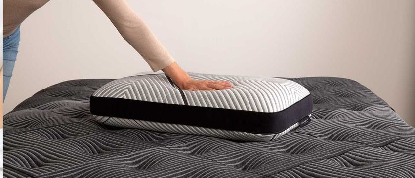 The image shows the Beautyrest Black Luxury Foam Pillow on a Beautyrest mattress