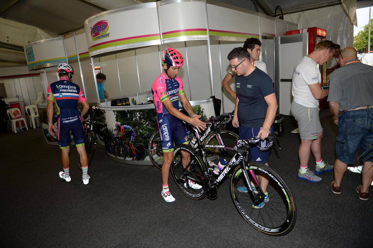 Diego Ulissi checks his bike before the ride