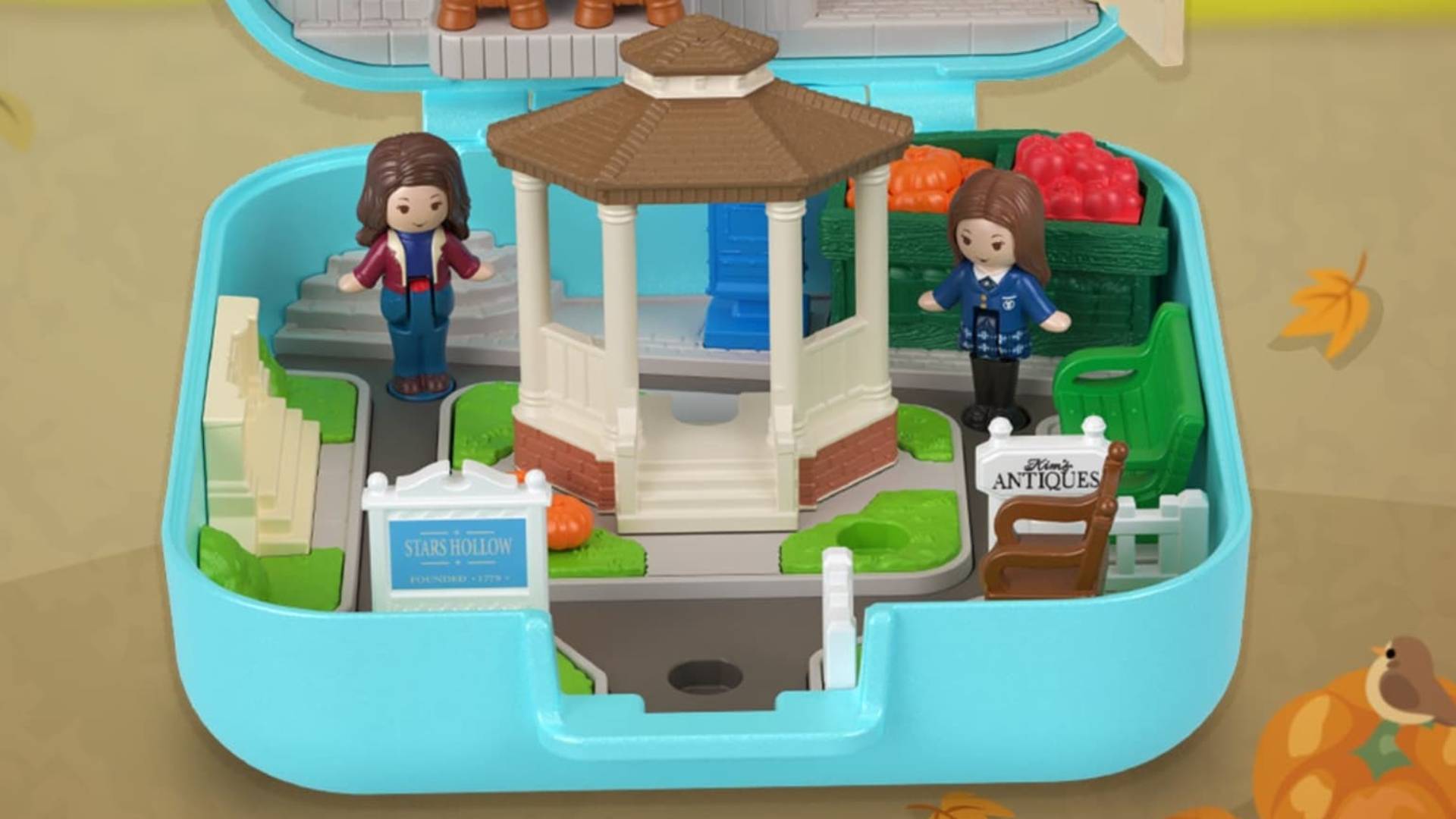 Close up of the bottom half of the Gilmore Girls Polly Pocket compact.