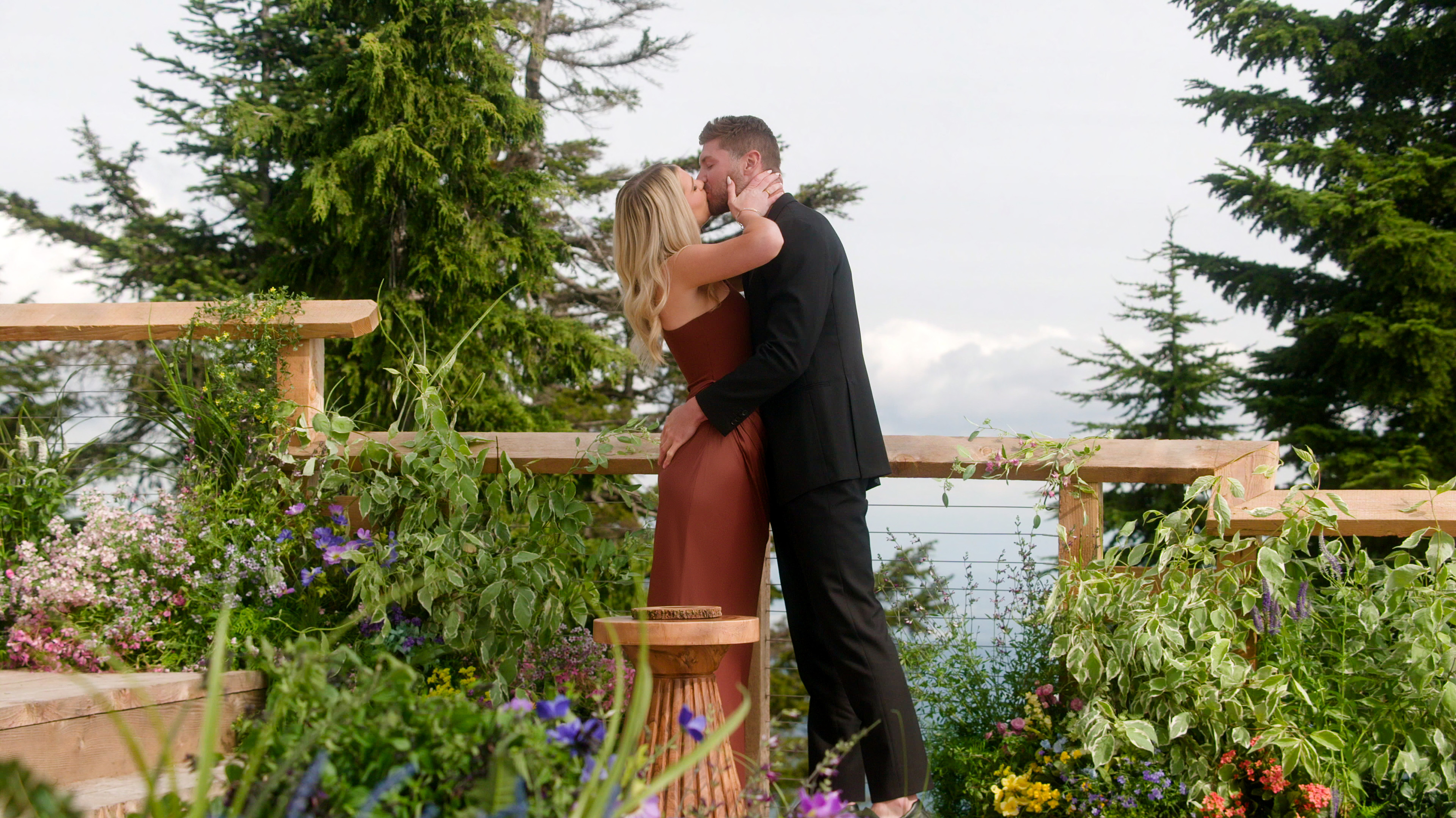 libby and andrew kiss during the ocmmitment ceremony of age of attraction
