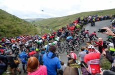 Tour de Yorkshire 2019 peloton riding up Park Rash