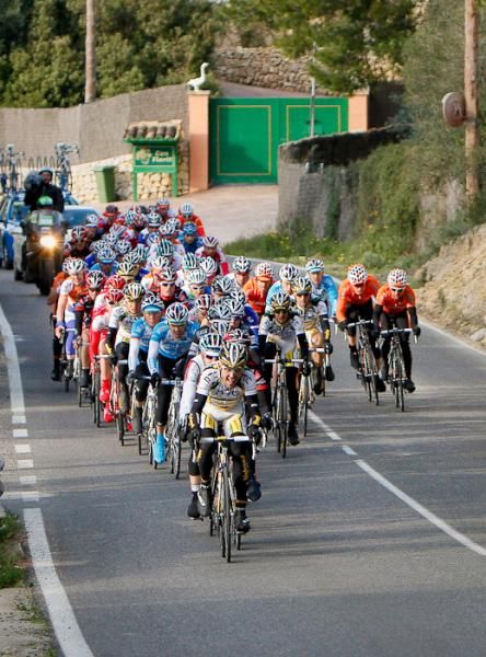 Final 4kms for the HTC-Columbia team and then it's up to Andre Greipel to put the icing on the cake.