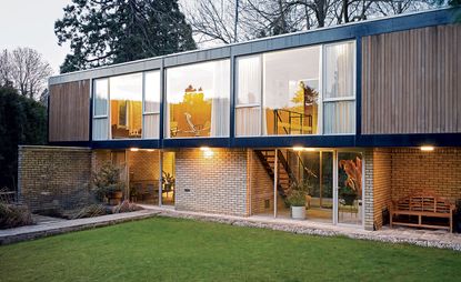 John Bonnington modernist home exterior view