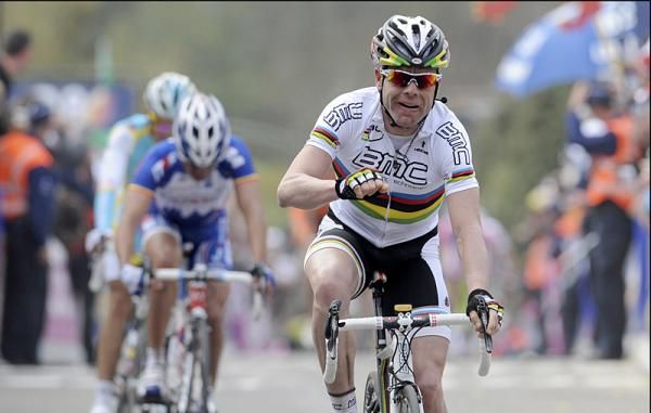 Cadel Evans (BMC) wins the race
