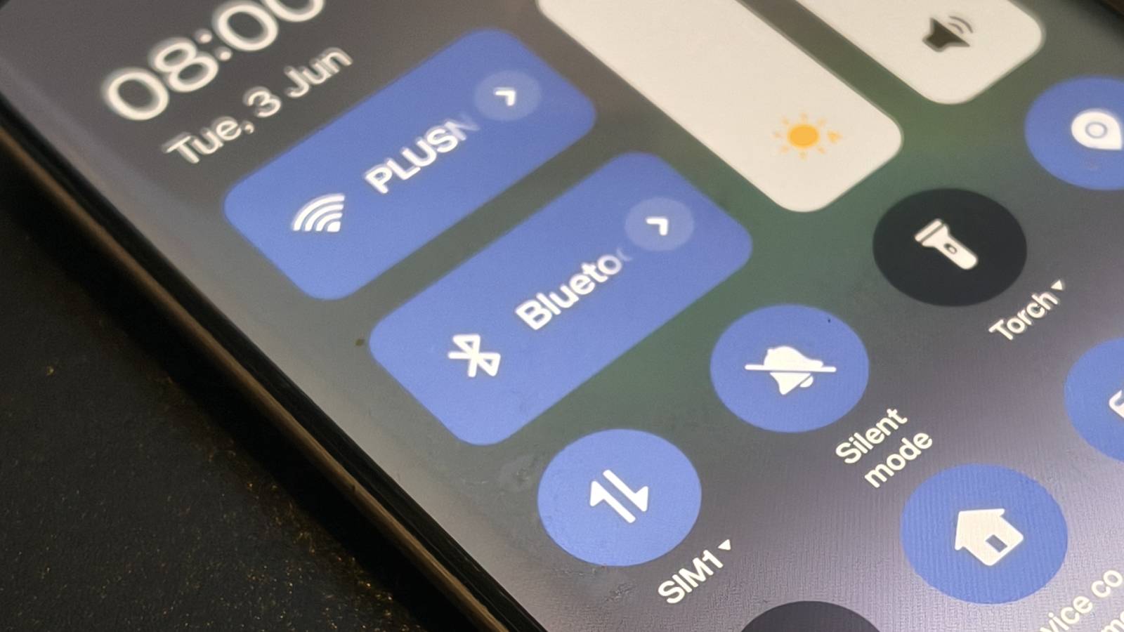A battery-saving setting shown on a Realme GT5 Pro.