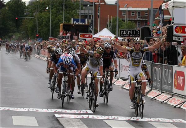 Matthew Goss (Team HTC - Columbia) wins stage one in Denmark.