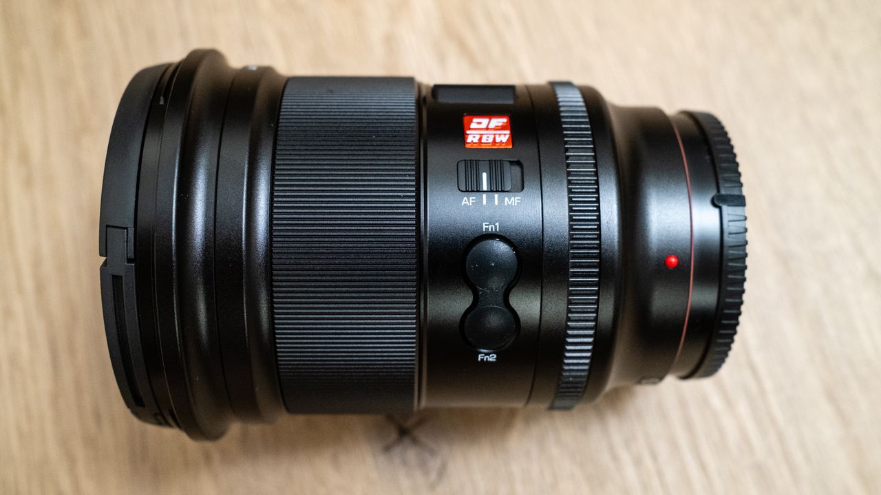 Viltrox AF 16mm f/1.8 FE side view showing controls