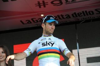 Mark Cavendish (Team Sky) on the podium in his rainbow band