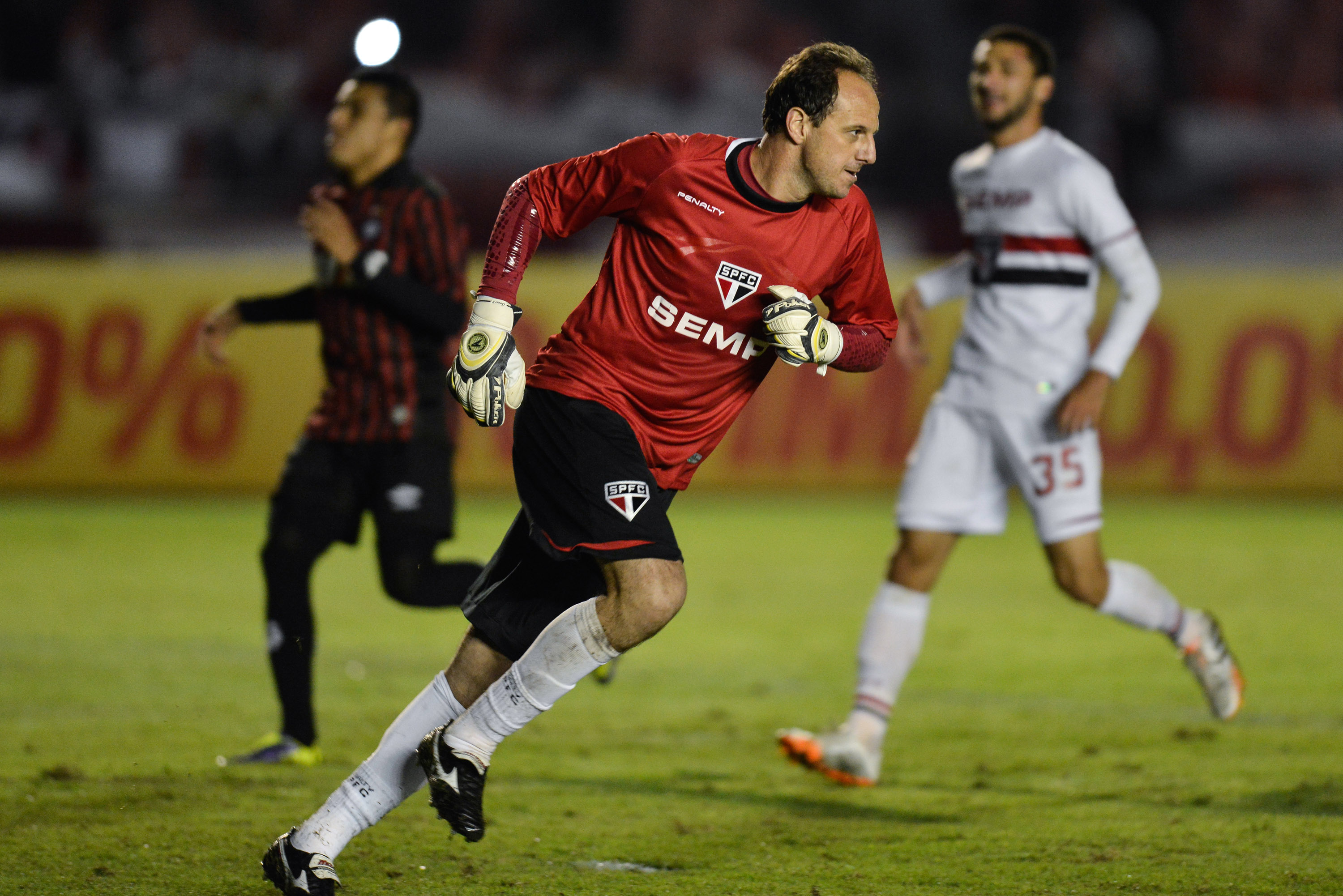 Rogerio Ceni celebrates after scoring for Sao Paulo against Athletico Paranaense in 2014.