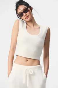 Alo Yoga sale: deals from $20 @ Alo Yoga Alo Yoga sale: deals from $20 @ Alo Yoga
