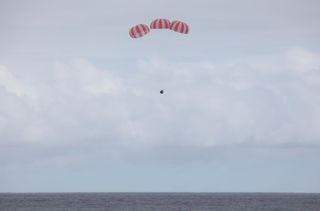 SpaceX's Dragon cargo capsule splashes down in the Pacific Ocean on Oct. 25, 2014.