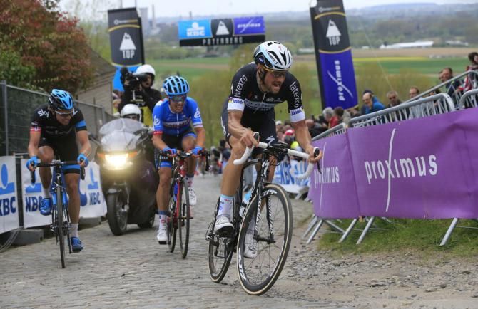 Tom Boonen (Omega Pharma - QuickStep) starts to lose ground