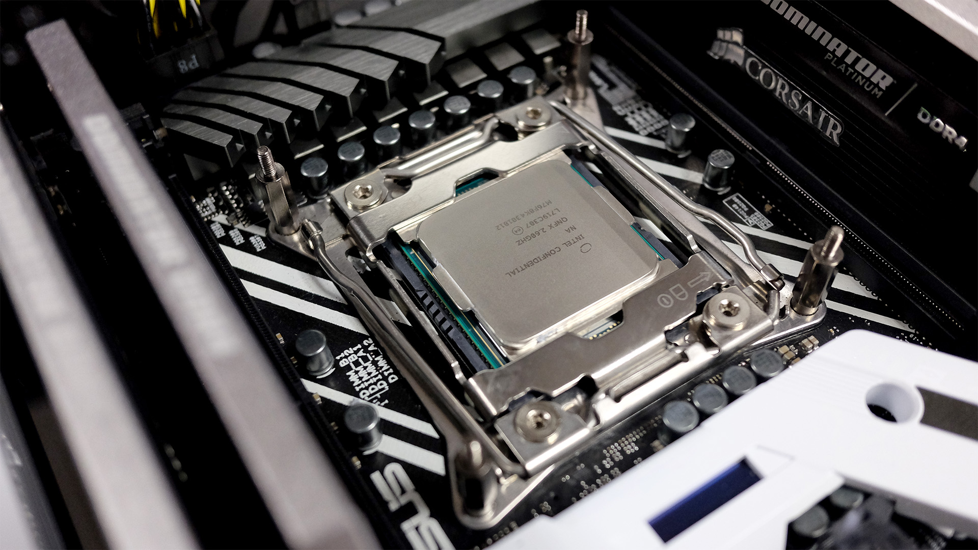 Intel s 18 core Processor Peaks Above 6 1GHz With Liquid Nitrogen 