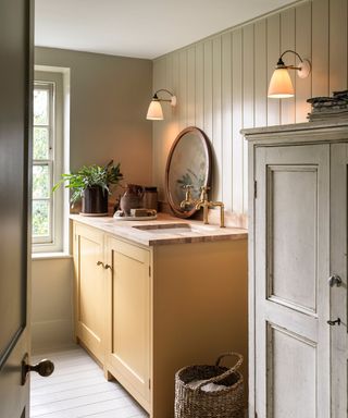 small utility room with freestanding furniture