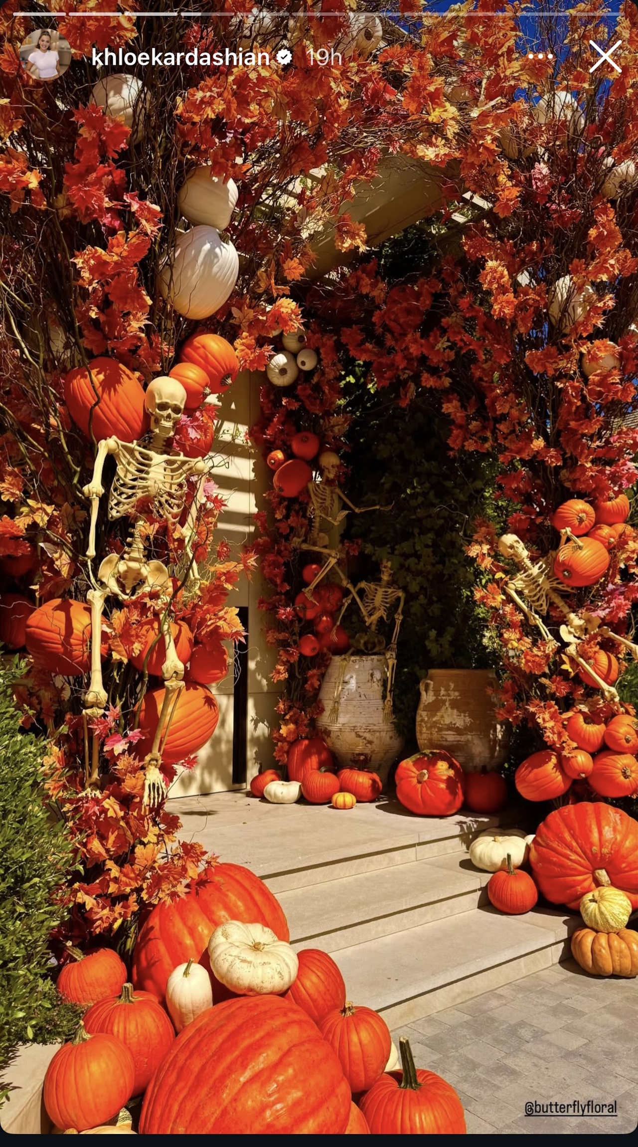 Khloe Kardashian shows off her Halloween decorations in October 2025.
