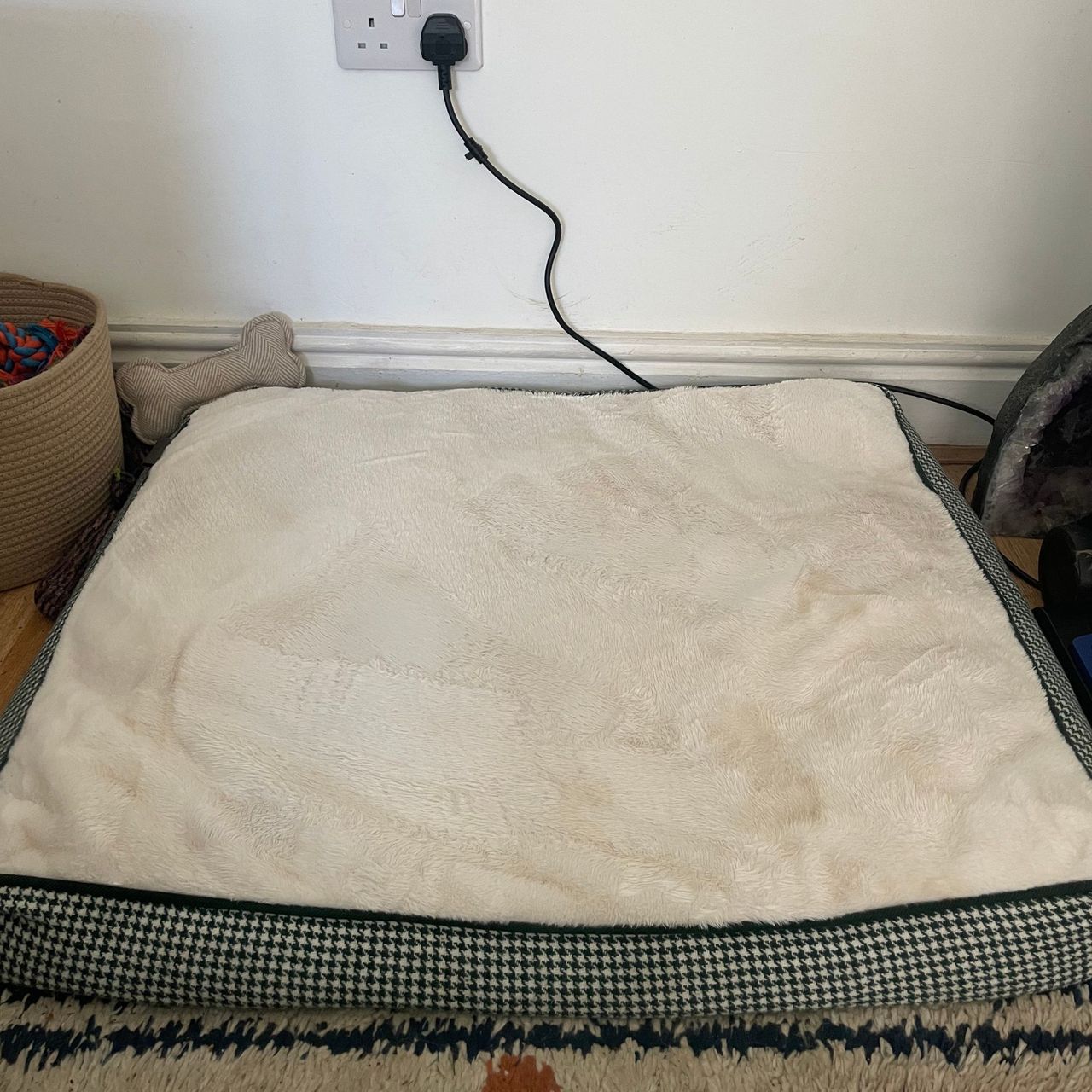 White dog bed with herringbone edging recently cleaned with a carpet cleaner