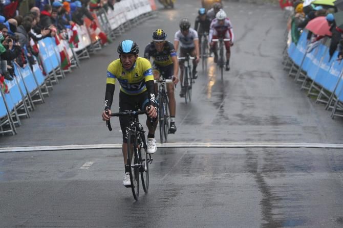 The yellow jersey of Henao (Sky) crossed the line two seconds behind Quintana