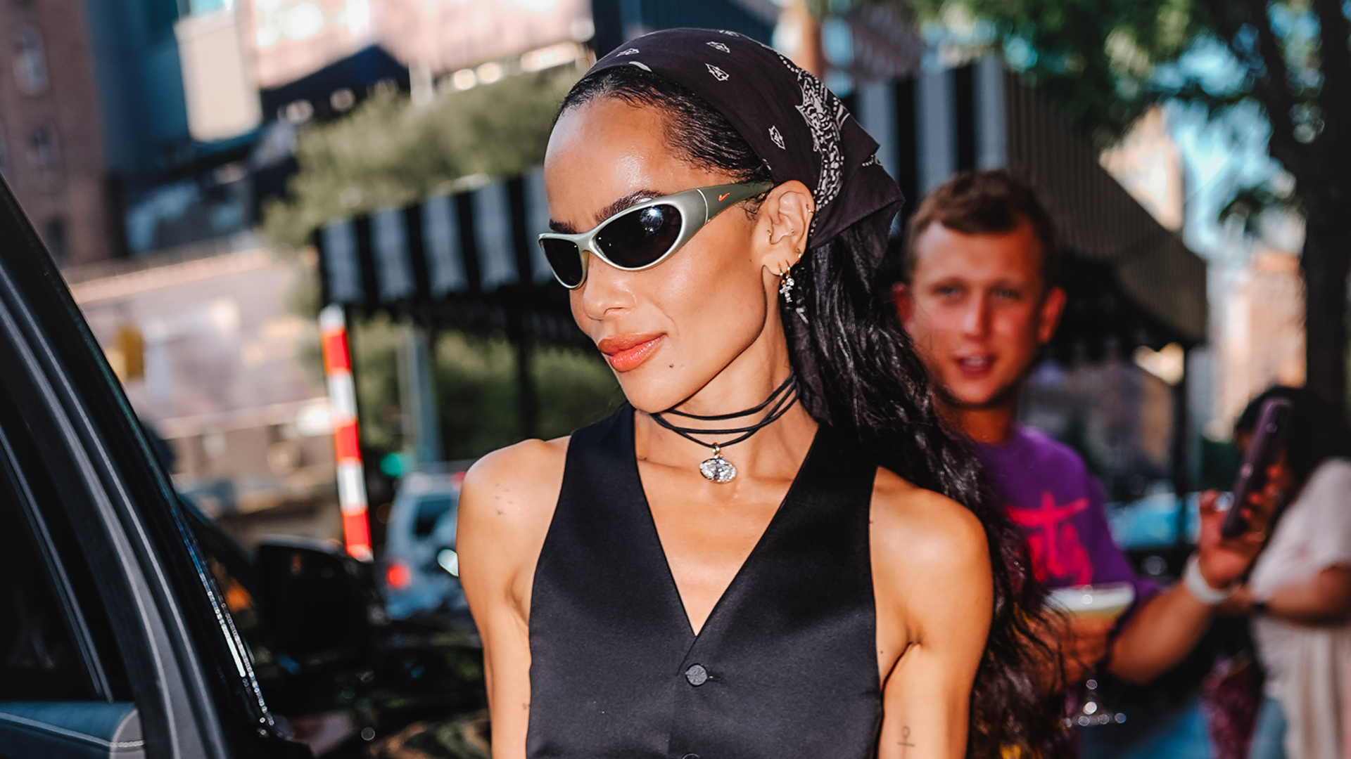 Zoë Kravitz styled the wide-leg trousers trend of fall 2025 in NYC