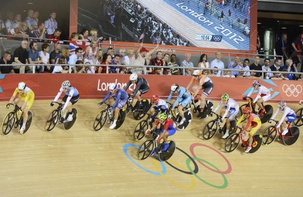 Riders compete in the fifth round of the women's omnium - the 10km scratch race