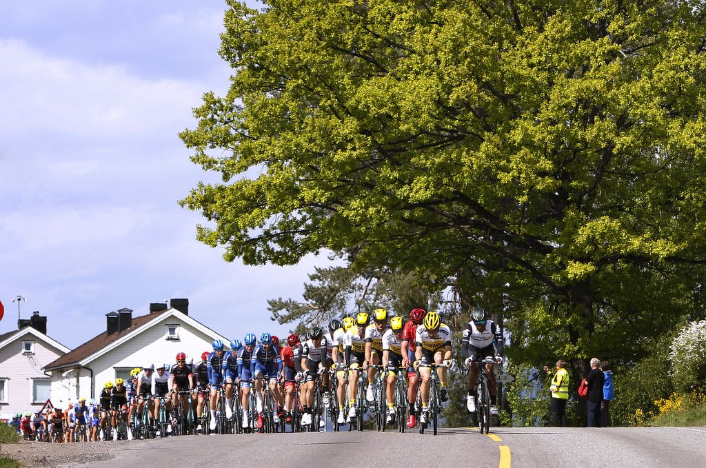 The teams share the workload at the front of the race