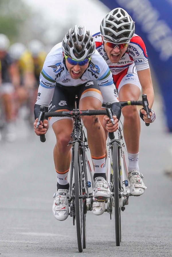 Josh Taylor (GPM-Wilson Racing) goes on the attack in the closing lap with Miles Scotson (SASI) for company