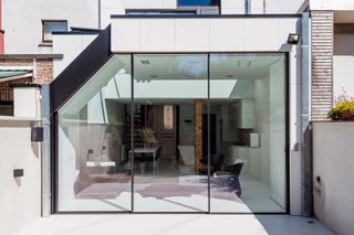 glazed extension in contemporary style by IQ Glass
