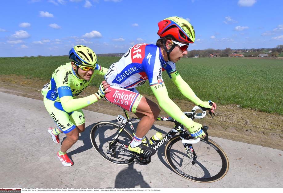 Peter Sagan gets a push from his teammate