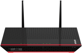 Figure 13: Netgear's EX6200 is the largest of the range extenders reviewed here, and features two external antennas and a front-facing USB 3.0 port.