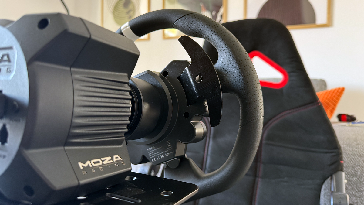 The wheelbase and back of the Moza R3 racing wheel