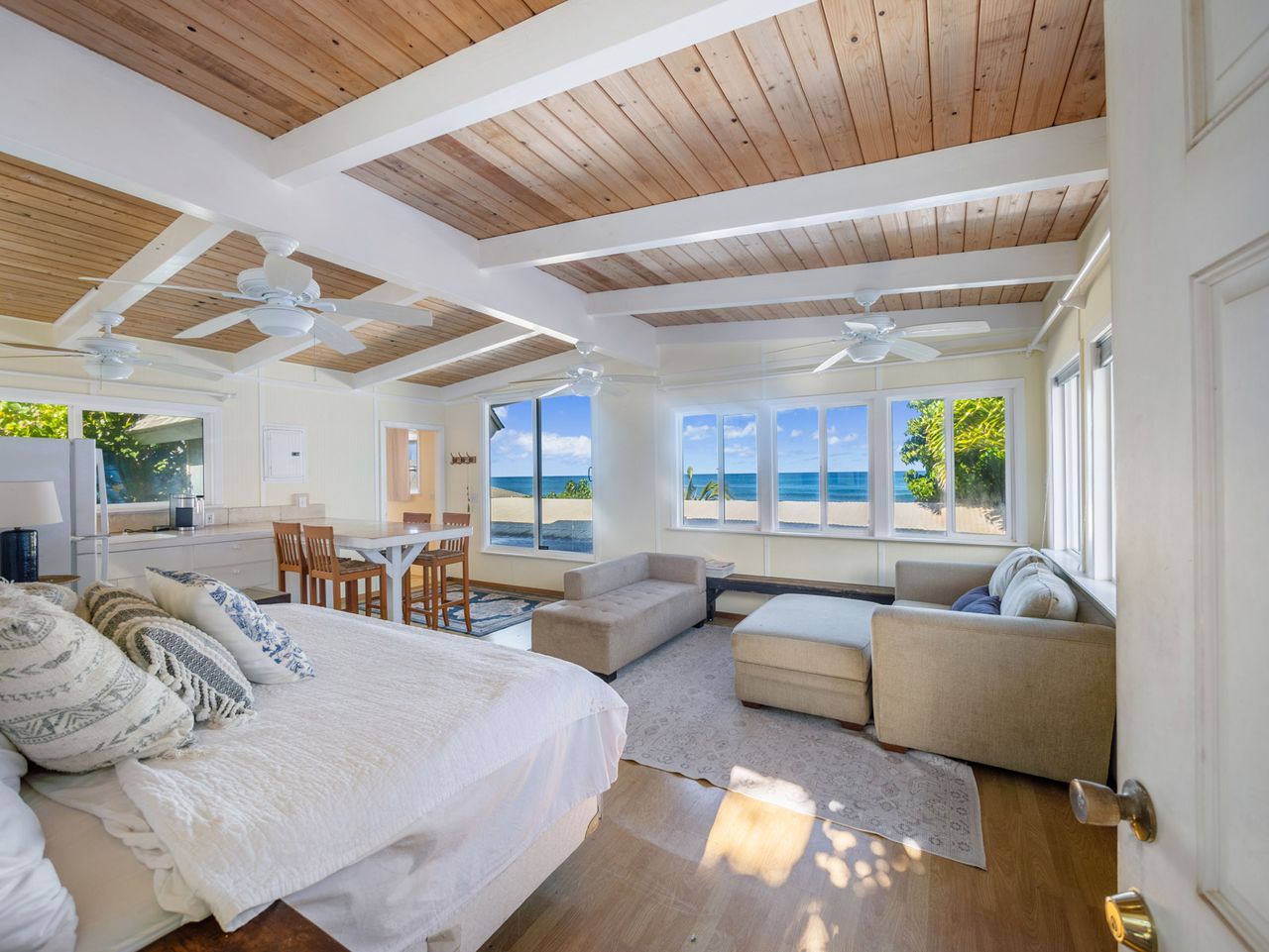 Home for sale in Hawaii on the beach.