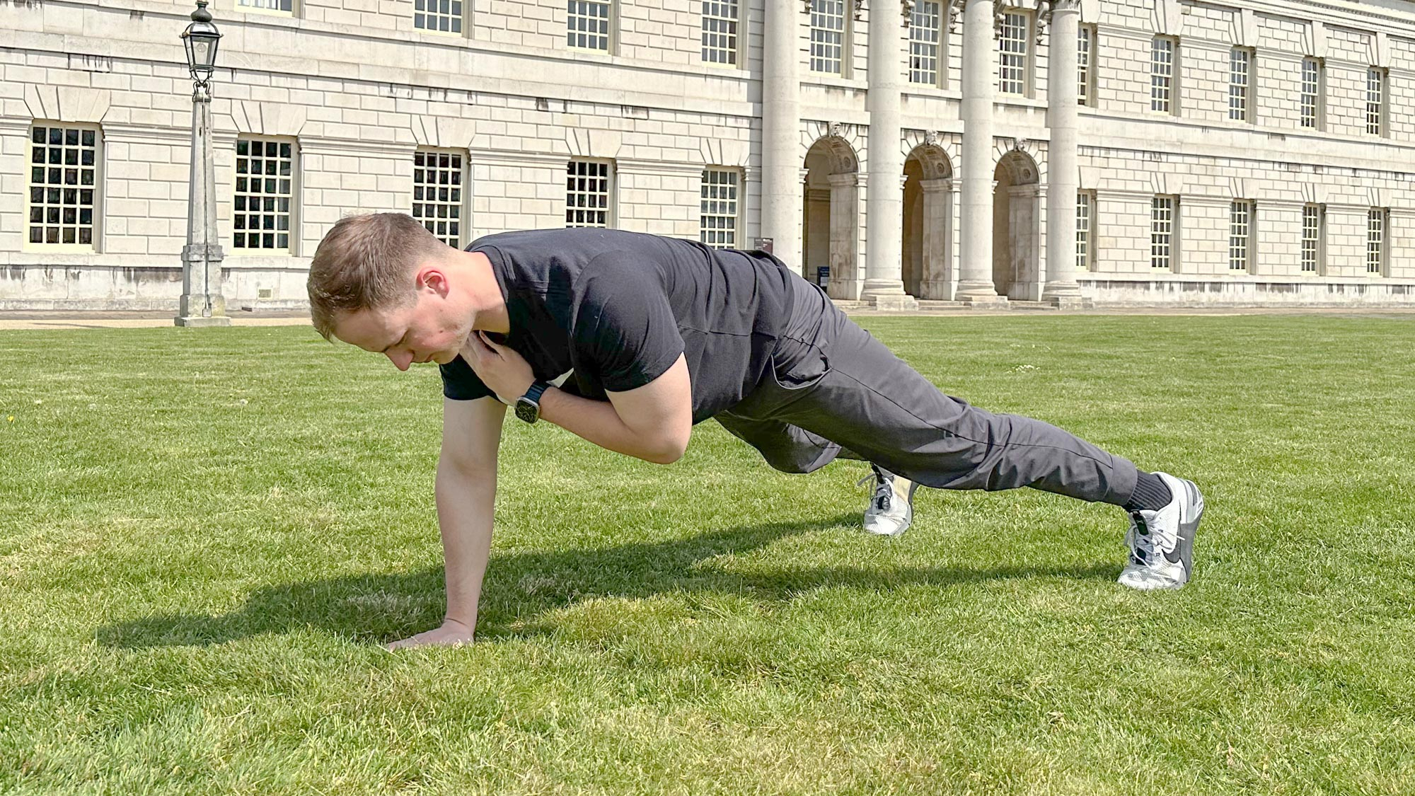 Ollie Thompson performing plank shoulder taps