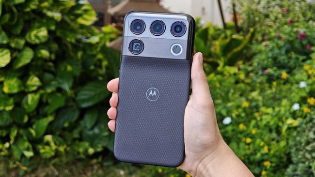 «Мы услышали вас, мы услышали СМИ, мы услышали аналитиков»: в Motorola объясняют, почему именно сейчас Северной Америке нужен их премиальный телефон Signature 27