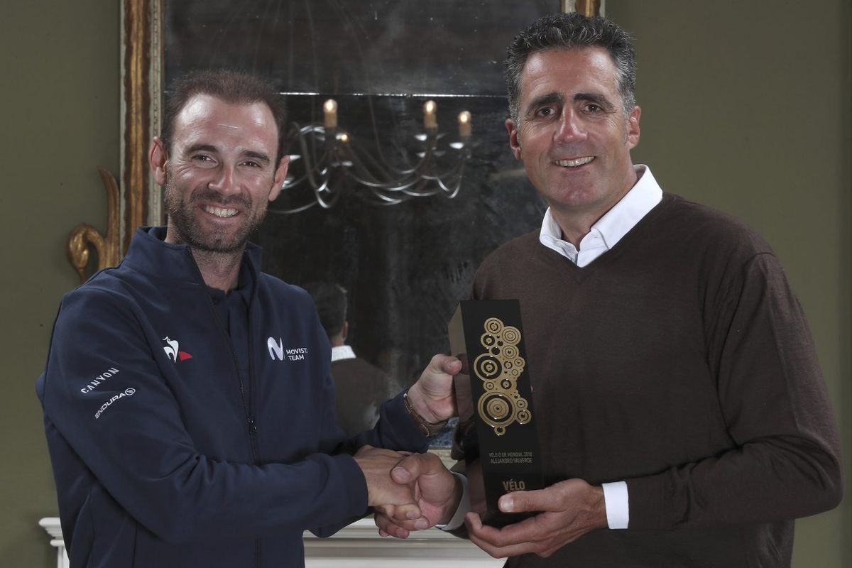 Miguel Indurain hands Alejandro Valverde the 2018 V&eacute;lo d'Or