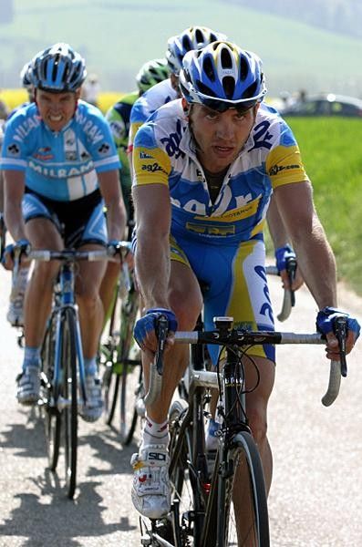 The peloton was smashed into small groups by the leg-sapping parcours.