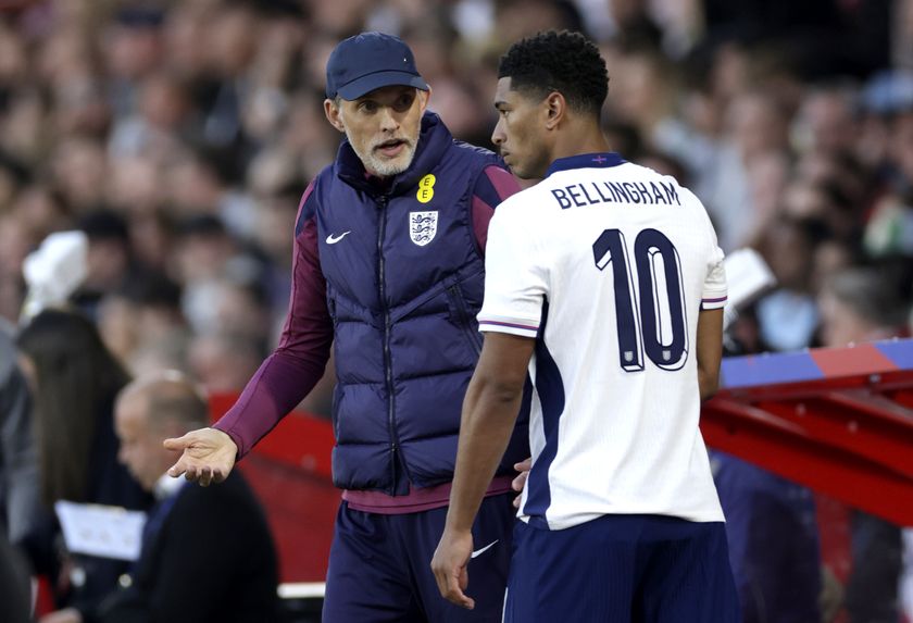 Thomas Tuchel has a word with Jude Bellingham on the touchline