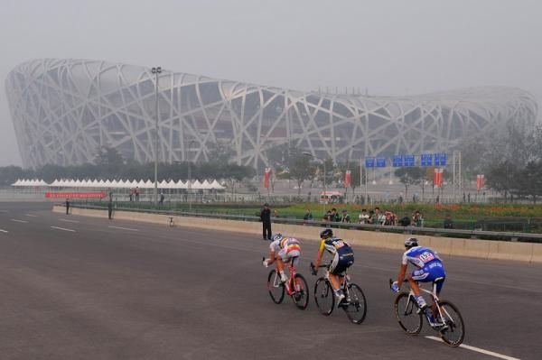 The escape group gets away near the Bird's Nest stadium.
