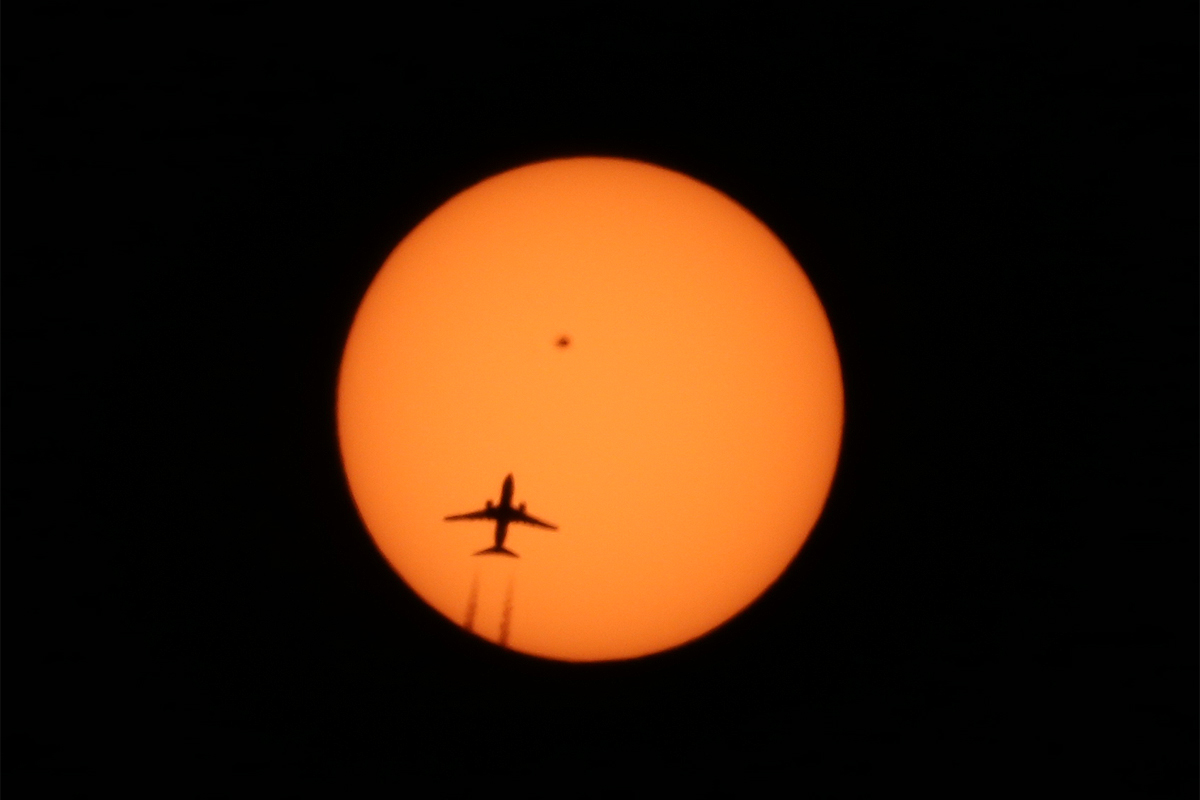 Sun's Giant 'Heart' Sunspot Faces Earth In New Video, Photos | Space