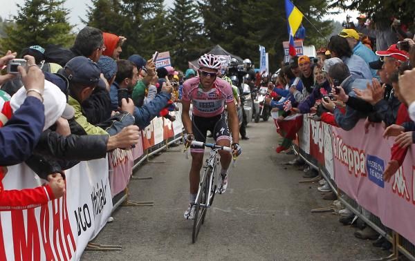 Alberto Contador (Saxo Bank-SunGard) kicked clear of Nibali in the finale.