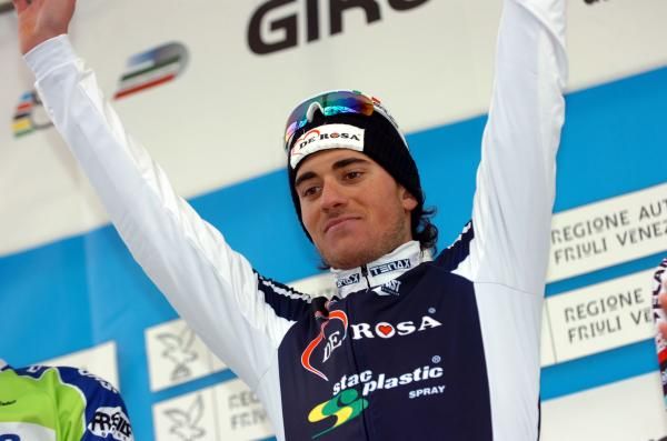 Roberto Ferrari (De Rosa-Stac Plastic) celebrates