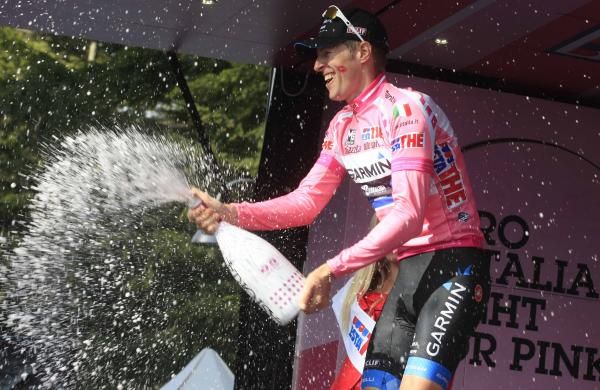 Ryder Hesjedal (Garmin-Barracuda) in the maglia rosa.