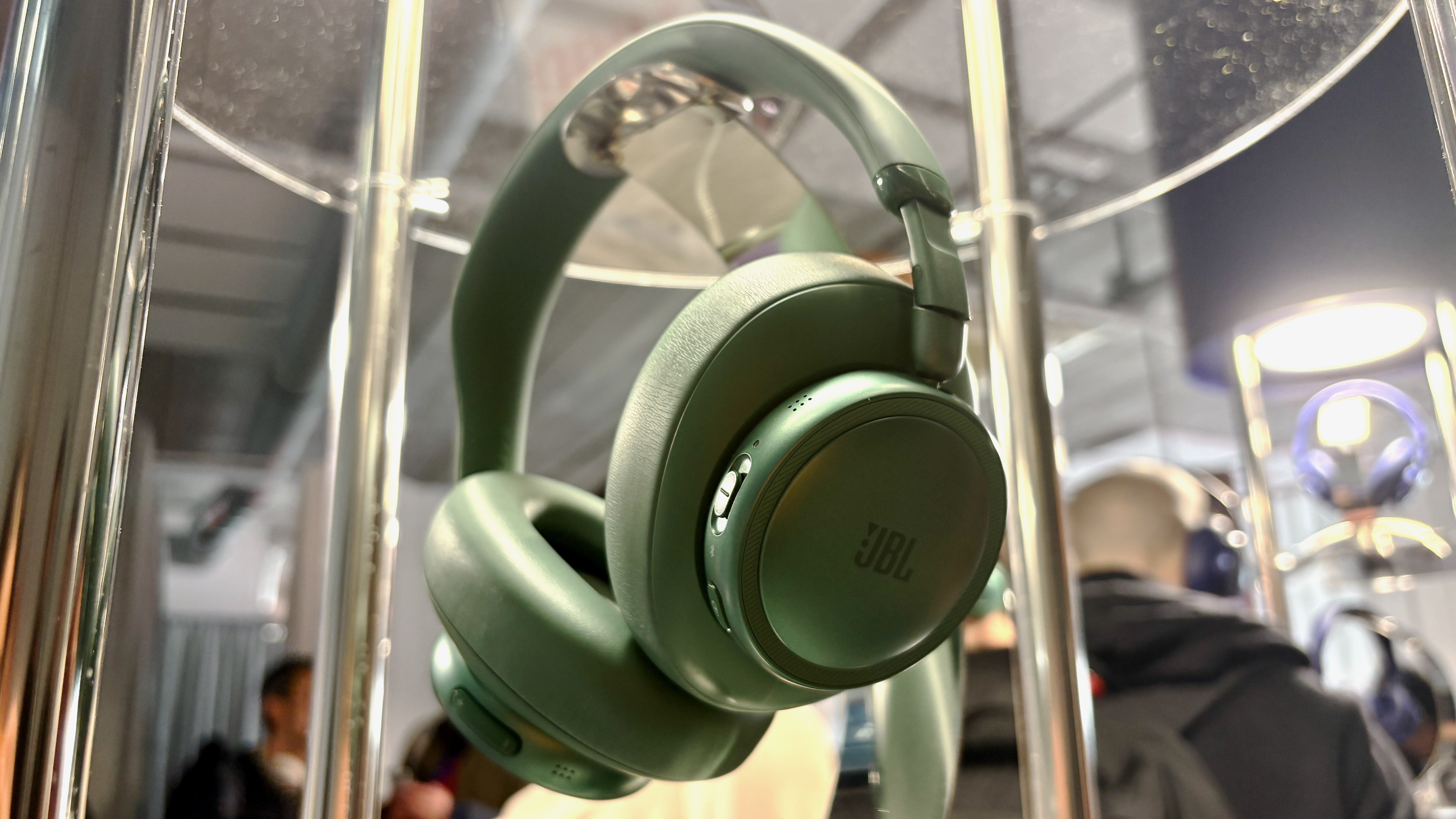 JBL Live 780NC in green finish