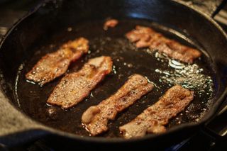 bacon in cast iron skillet