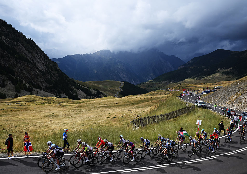CERLER. HUESCA LA MAGIA, SPAIN - AUGUST 29: A general view of the peloton competing during the La Vuelta - 80th Tour of Spain 2025, Stage 7 a 188km stage from Andorra la Vella to Cerler. Huesca La Magia 1910m / #UCIWT / on August 29, 2025 in Cerler. Huesca La Magia, Spain. (Photo by Dario Belingheri/Getty Images)