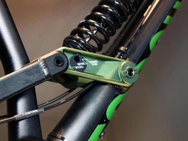 Canyon's Track Flip chip on the Torque FRX provides users with multiple options for frame geometry and rear wheel travel.