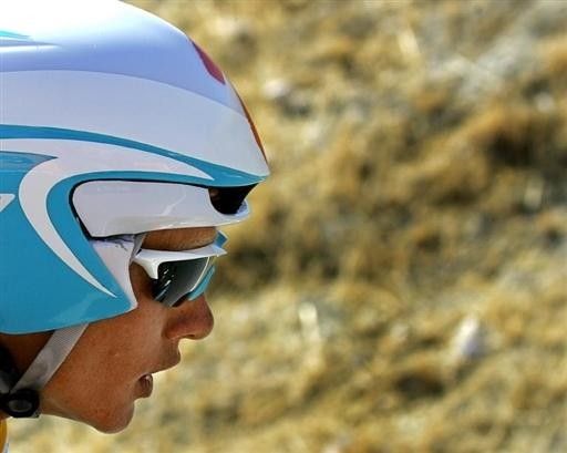 Alexandre Vinokourov (Astana) comes into the frame