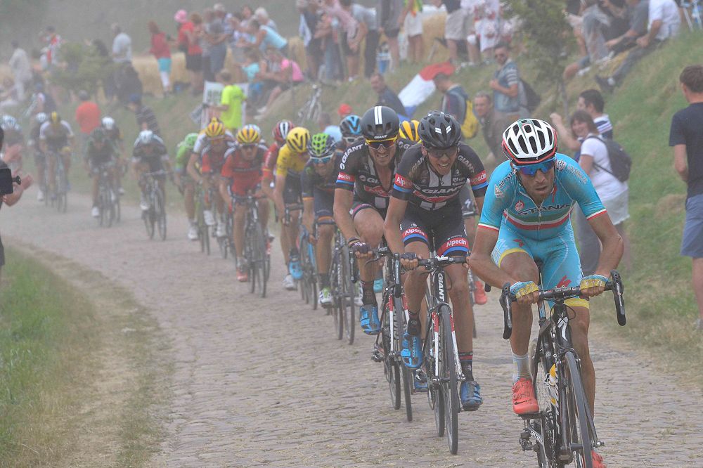 Vincenzo Nibali at the head of affairs.